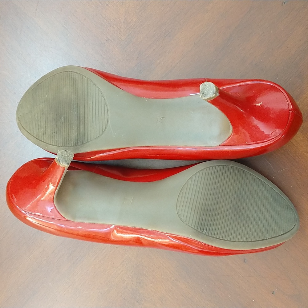 Red Pumps - Picture 3 of 5